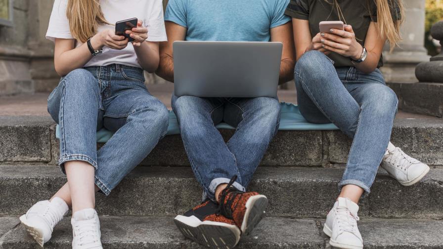 Como la soprexposición a las pantallas afecta la empatía y la atención de las personas Como la soprexposición a las pantallas afecta la empatía y la atención de las personas
