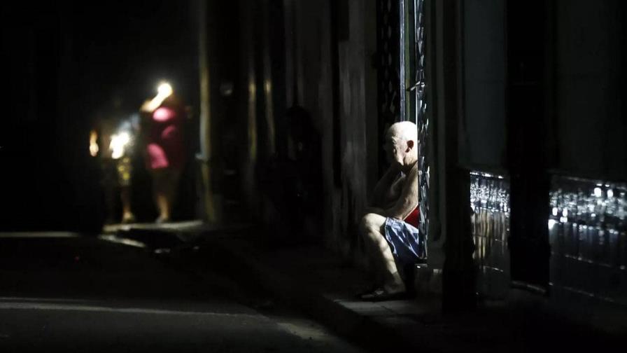 Cerca de la mitad de Cuba sufrirá un apagón este sábado Cerca de la mitad de Cuba sufrirá un apagón este sábado