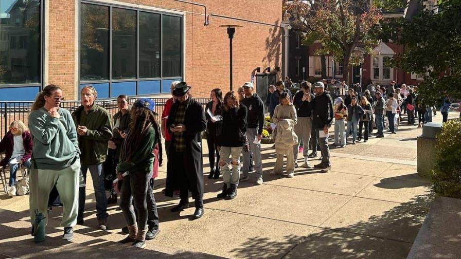 Votantes del disputado condado en Pensilvania tienen un día más para votar anticipadamente Votantes del disputado condado en Pensilvania tienen un día más para votar anticipadamente