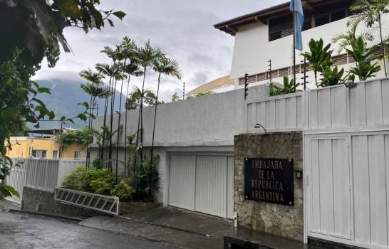 ¿Qué se sabe de los opositores venezolanos que salieron de su refugio en la embajada argentina?