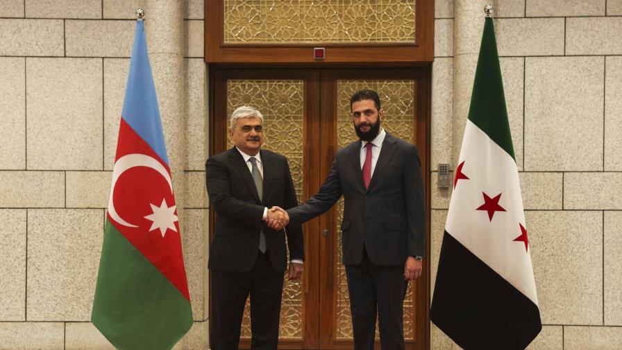 Líder interino de Siria realiza su primer viaje a Europa con visita a París Líder interino de Siria realiza su primer viaje a Europa con visita a París