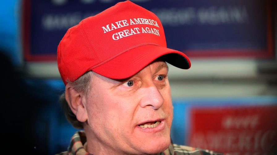 Curt Schilling pide al Salón de la Fama que retire su candidatura de las boletas Curt Schilling pide al Salón de la Fama que retire su candidatura de las boletas